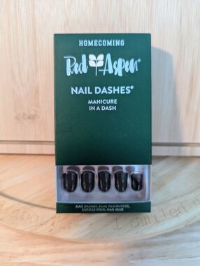 Red Aspen Nail Dashes - Dark Green  Press-On Nails
